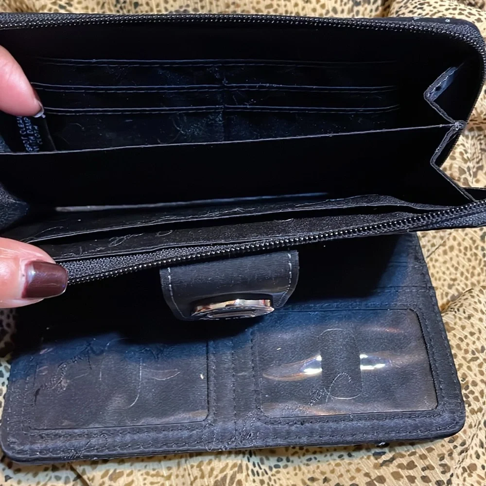 VERA BRADLEY BLk QUILTED WALLET SILVER HARDWARE TURNLOCK CLOSURE OUTSIDE POCKET